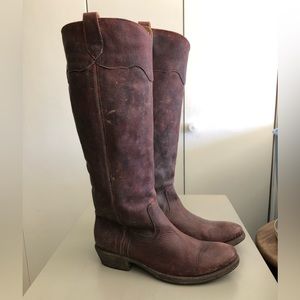 FRYE Carson tall lug sole W’s 10